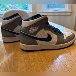 Nike Retro High Jordan 1’s 8.5 Men’s
